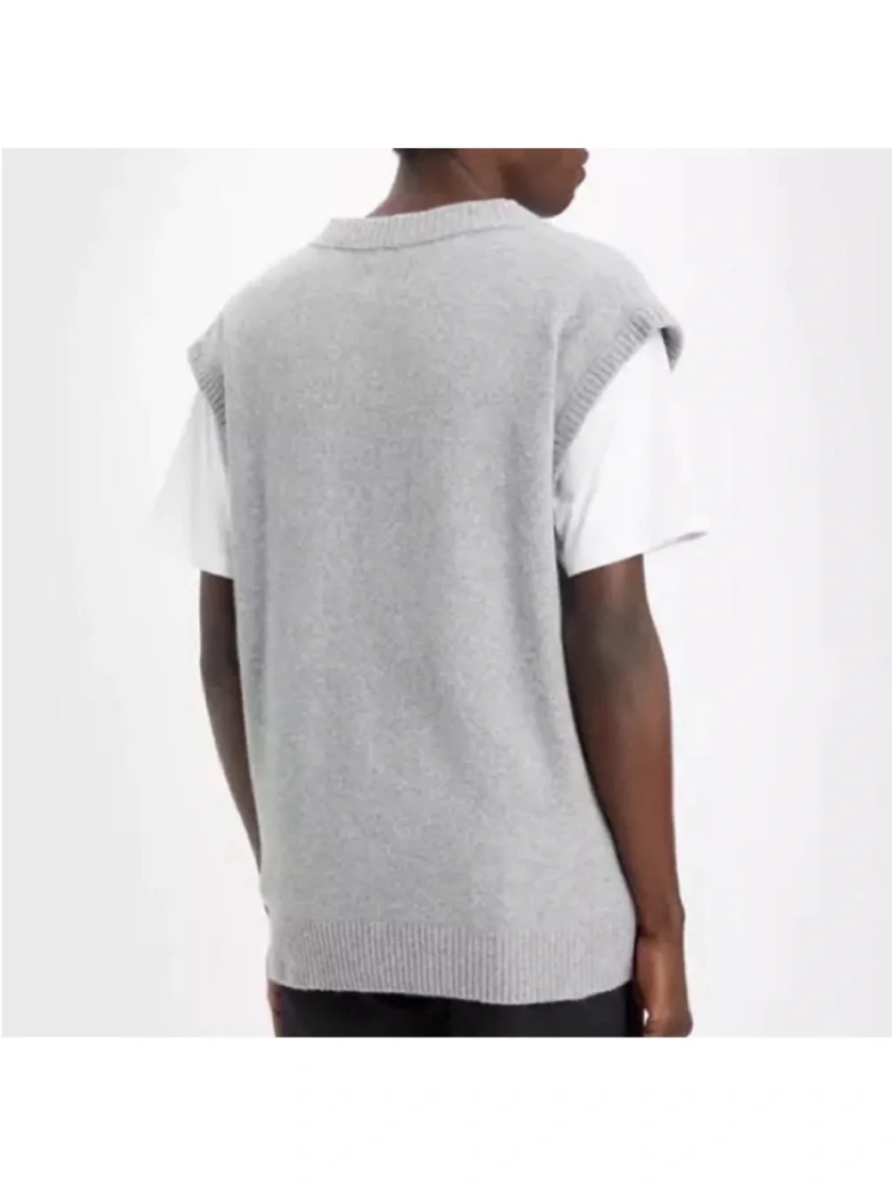 Levi’s XSmall Sweater Vest in Midtone Heather Grey VNeck Sleeveless NWT